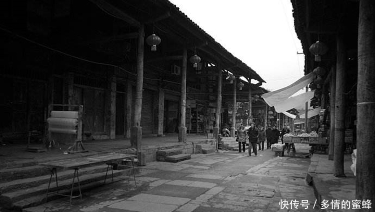 晚唐诗人崔涂来四川肖溪古镇后，写下一首《春游冲相寺》