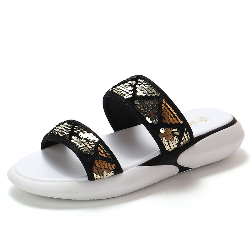 女人们别傻傻的穿高跟鞋了，今年最火的是这些凉鞋，你还不知道吗