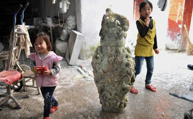  白菜：全国最大的玉器制作村庄，家家年入数百万，如今却只值白