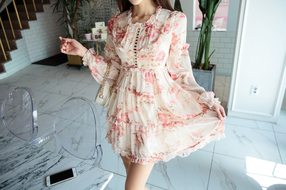 女神孙允珠，鸢红斛叶法兰西花亭层叠洋裙