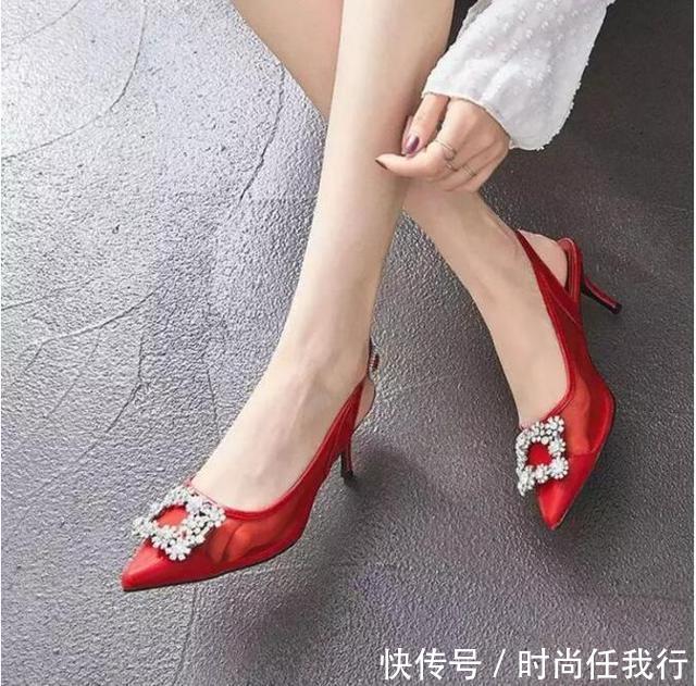 尖头高跟鞋，穿出优雅性感的女神范，让人看了特别喜欢！