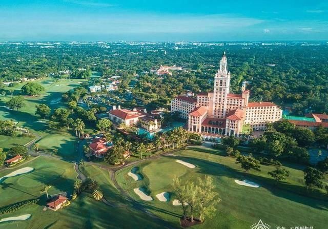 沙滩热风比基尼，这座城市无比热辣，难怪全球明星都爱来这儿度假