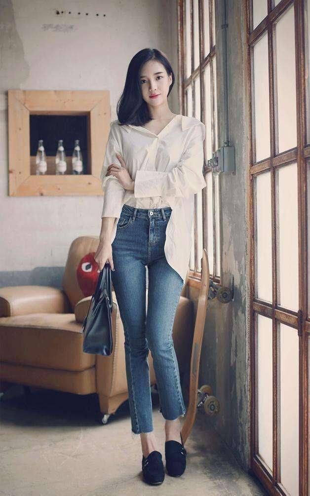 紧身牛仔裤:展现贴身美感傲人曲线
