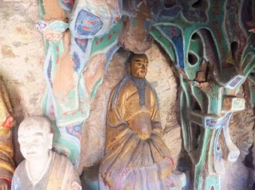 国内最包容的寺庙，里面同时供奉3种信仰，因游客过少选择降价