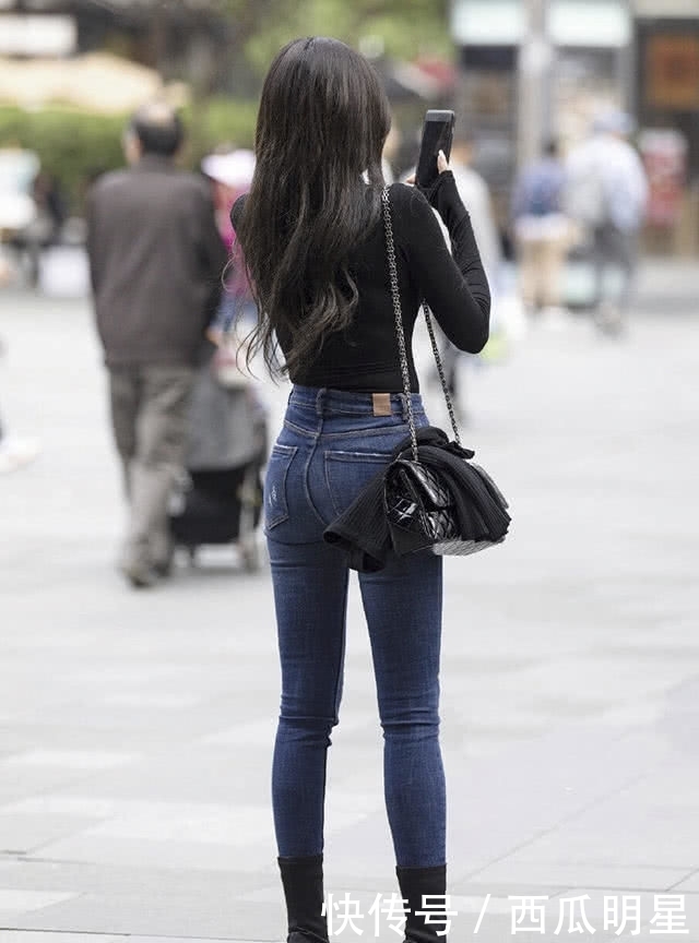  「小姐姐」小姐姐针织搭配破洞牛仔裤，美出新高度，网友：这腿绝了