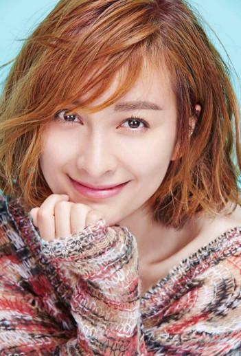 吴昕又作妖了 将黑色T恤塞进牛仔裤里 网友：何炅你也不管管！