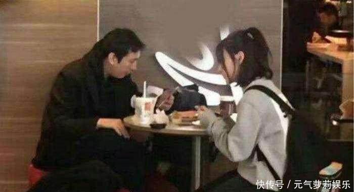 冯提莫13秒视频流出被疯传, 王思聪深夜晒图, 网友: 这下看你咋赖