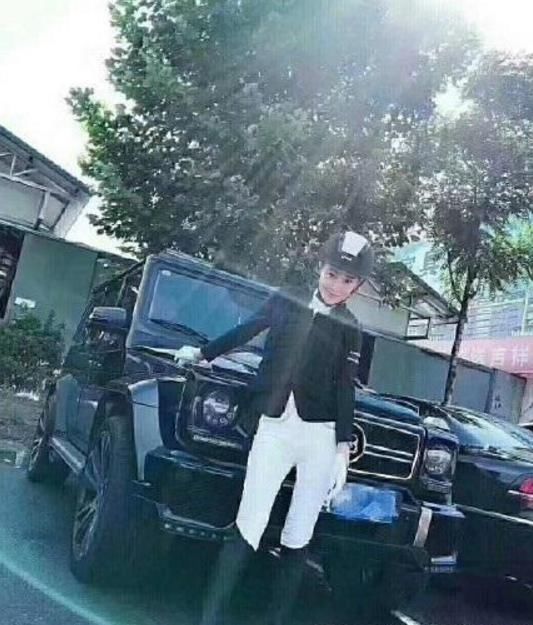 “疫苗事件”炸锅，事主儿媳却是火了，花式炫富让人头晕目眩