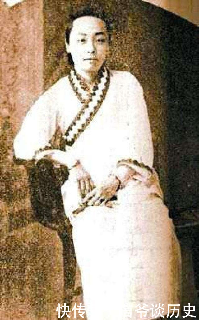 #出嫁#她三次出嫁,三度丧夫,飘零半生未育一子一女,晚年甘为亡夫守灵