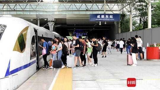 国庆旅客运输明日开启，铁路成都车站预计发送旅客308万人次