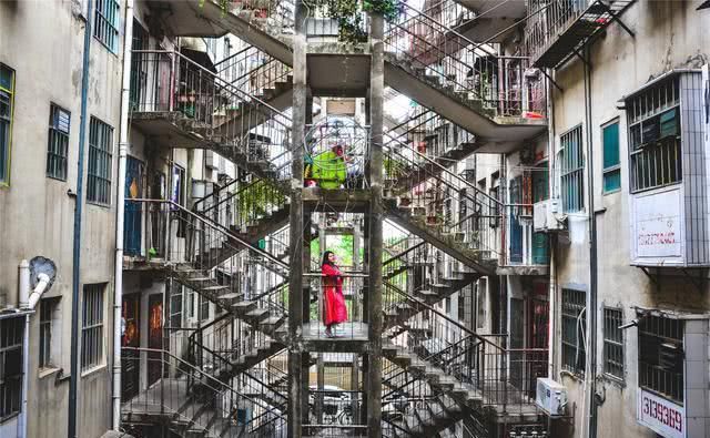 广西最“奇葩”的网红景点，拍照要爬7层楼，就在南宁