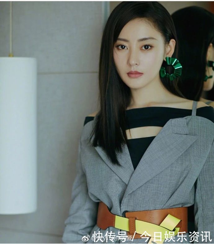 张天爱清早晒倒立照!网爆从126斤减到90斤,网友:被你美醒