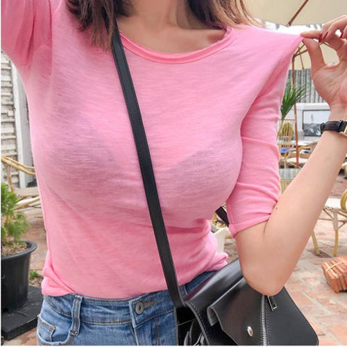 现在女人真敢穿!上街随便露,尽显凹凸身材,回头率贼高