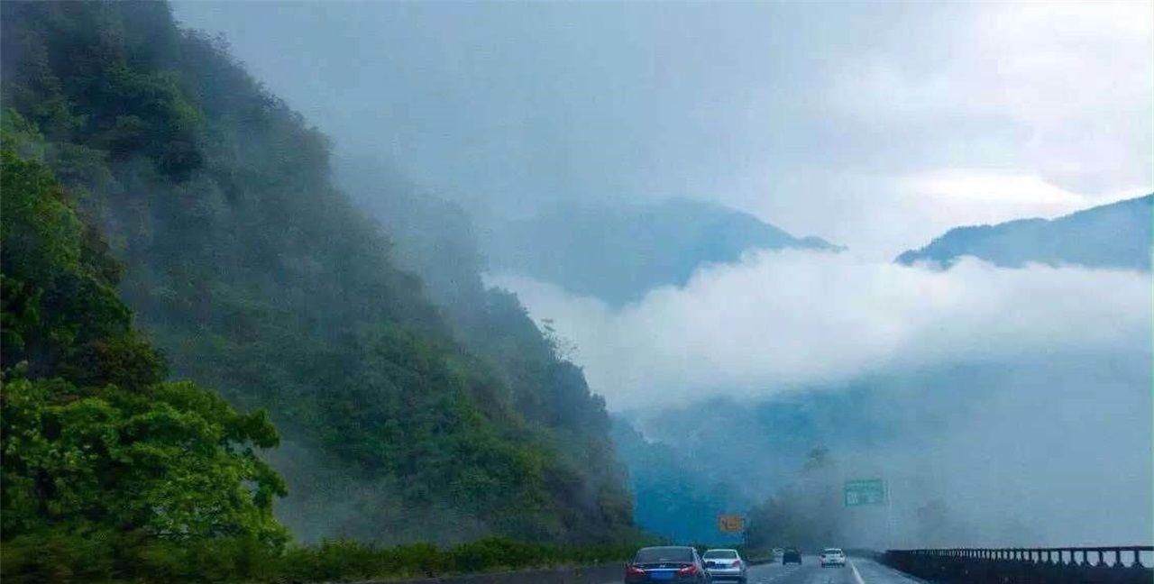 国内“最美”高速路,修建五年才完成,你想去自驾游吗?