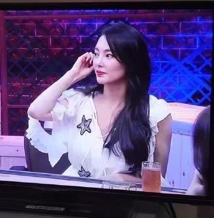 李小璐夜宿门是造谣？唐嫣罗晋没分手？张雨绮不受离婚影响？包贝尔炒作无下限？张杰粉丝diss谢娜？