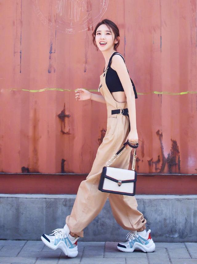 唐艺昕应该是娱乐圈里最真实的女星了，小腿再粗都坚持不P图！