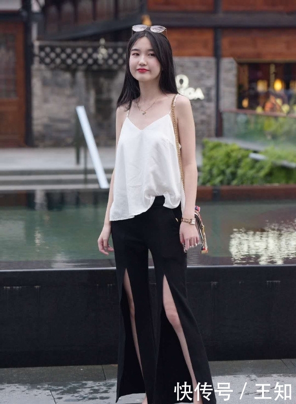 美女:美女这裤子有个性, 把身材显得淋漓尽致