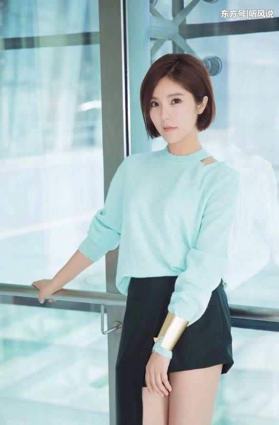 赵奕欢失策了，穿长裙秀美背却被“尾巴”抢镜了，赶紧收起来!