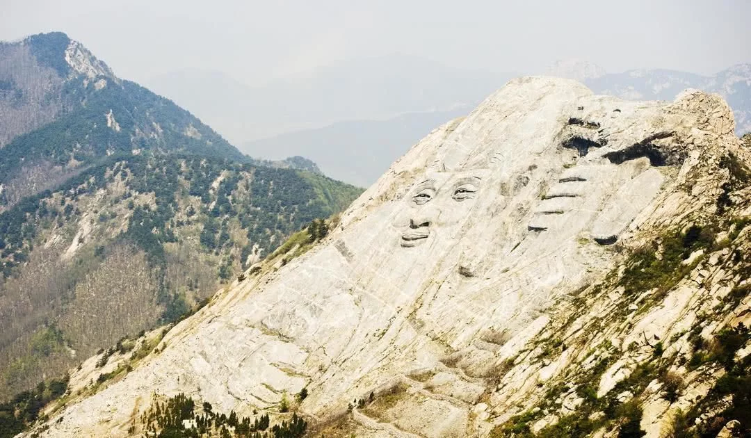 世界最大“山体”大佛在中国, 鼻孔是山洞, 比乐山大佛大3倍!