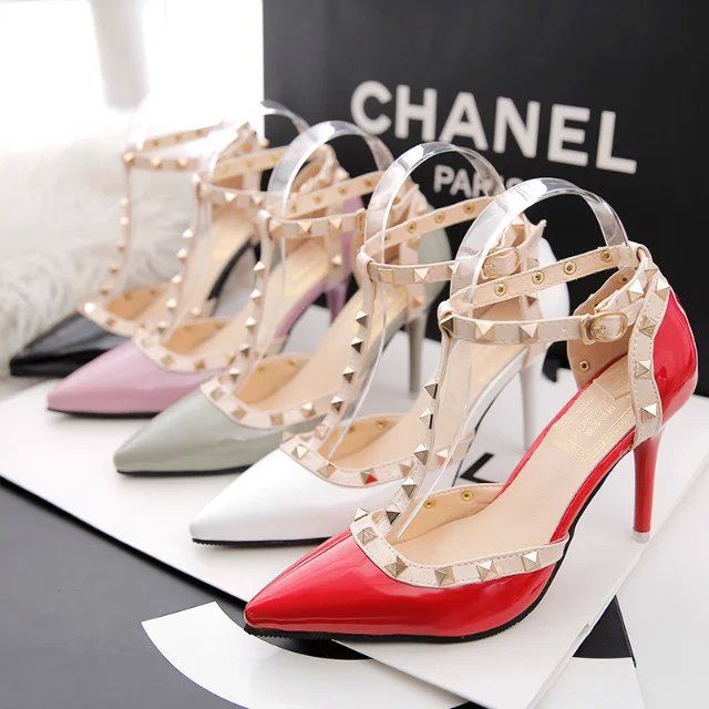 女人没有一双高跟鞋，聚会出门怎么行?这才是最好的个性搭配哦