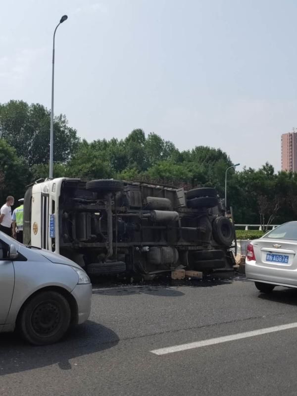  你的快递今早遭遇了“车祸”！|城事 | 快递