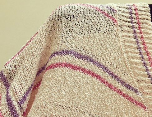 特洋气的一种“毛衣”，配小脚裤美翻了，那叫一个干练利落