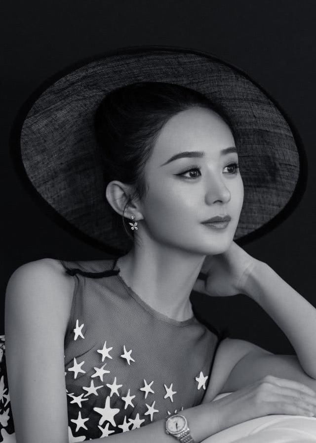 赵丽颖发图，并称给大家劈个叉吧，让怀孕谣言不攻自破