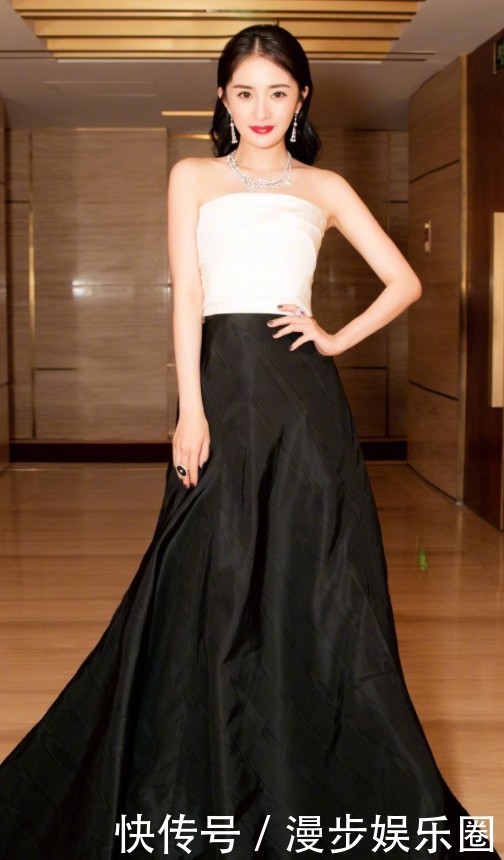 杨幂是没得挑了，衣领用别针扣住，还用麻绳当皮带，真的很别致！