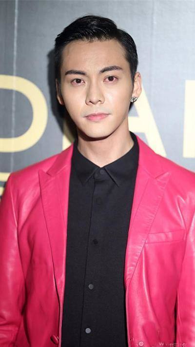 这些男星比女星还适合粉色，吴亦凡简直太惊艳！