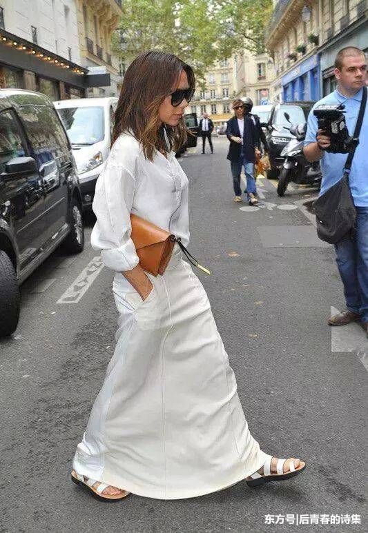 贝嫂穿自创品牌衣服出街自信满满，但看到下半身这效果我沉默了!