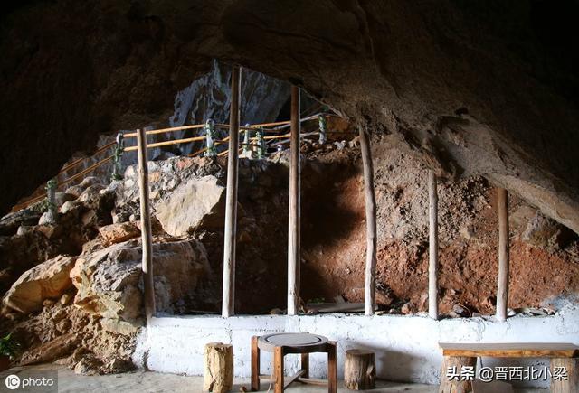 湖南郴州一餐厅吸引了不少顾客慕名前来，只因它座落在一个溶洞里