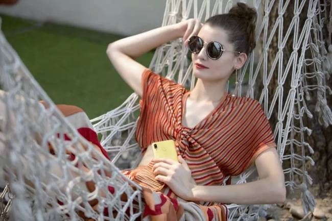 没有一件樱草金单品，怎么好意思说自己是街拍抢眼的时髦girl?