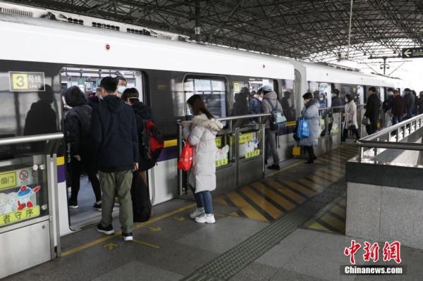  车站：上海地铁对17座车站实行早高峰限流