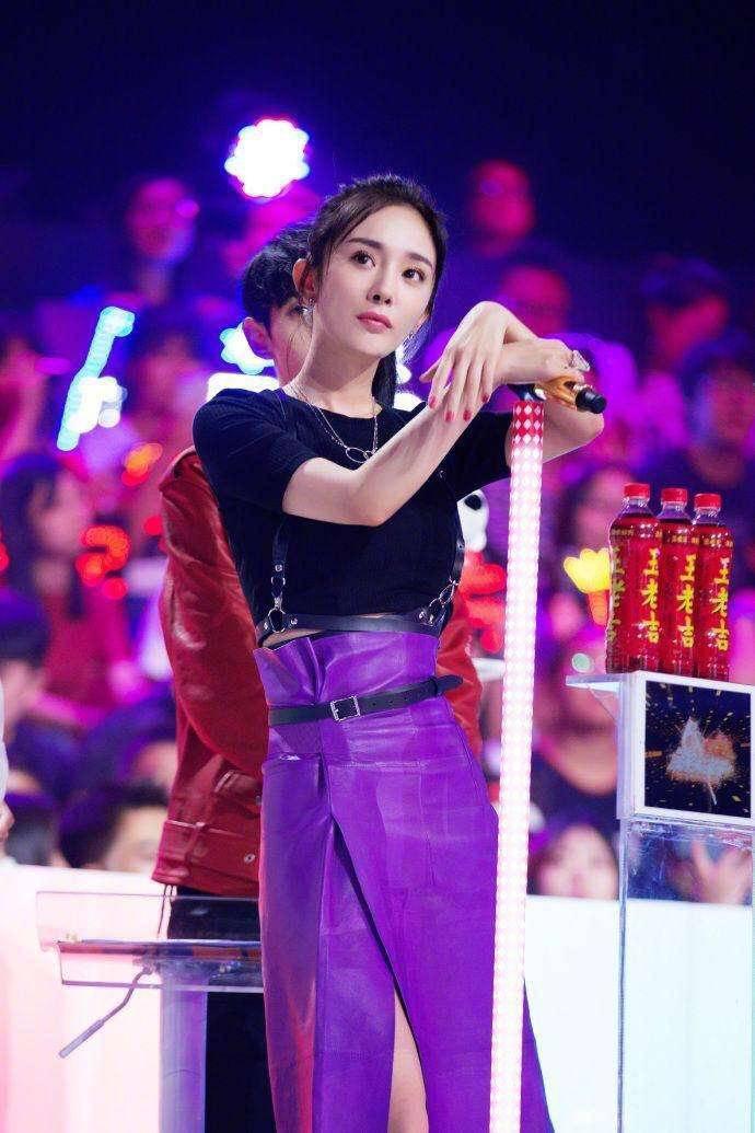 热巴的吊带裙，杨幂的开衩裙，今夏超美的裙子都在这了！