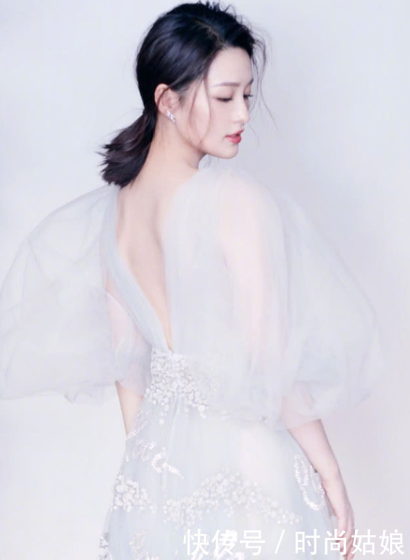 李沁把“气球”穿到身上,一点都不胖!“气球”肯定又要火了!