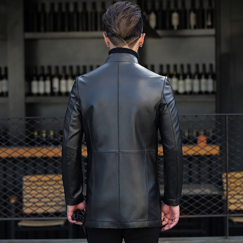 等我发工资了，一定要买这件“皮衣外套”，十件风衣都抵不上它