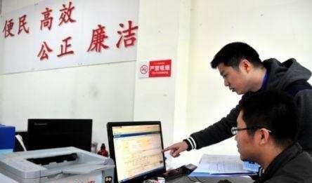  #收钱#困扰农民多年的问题，今年终于要严查了，农民只管等着收