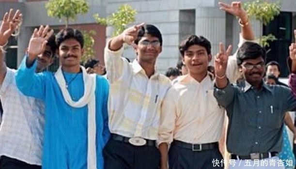 印度土豪首次来中国，刚坐上高铁就急了，还直言：我要下车？