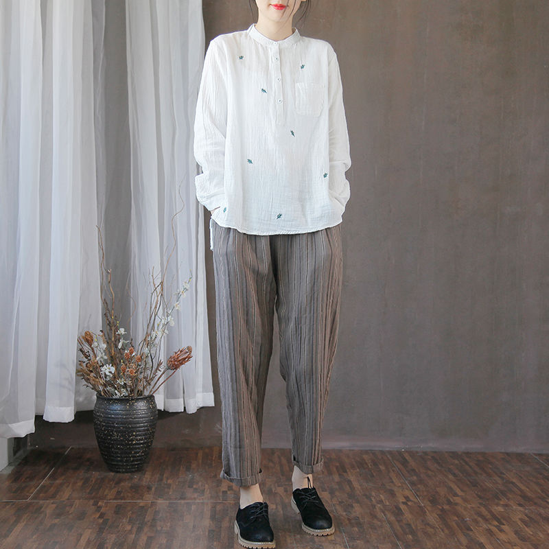 天，别再扎堆穿裙!试试棉麻开衫+衬衣，8070女人穿，超减龄