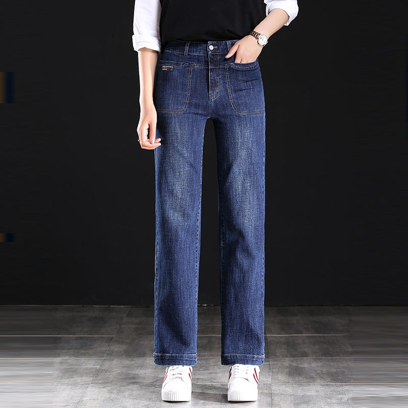 小脚裤过时了，今秋流行“阔腿直筒裤”，搭洋气小衫，美嫩又吸睛