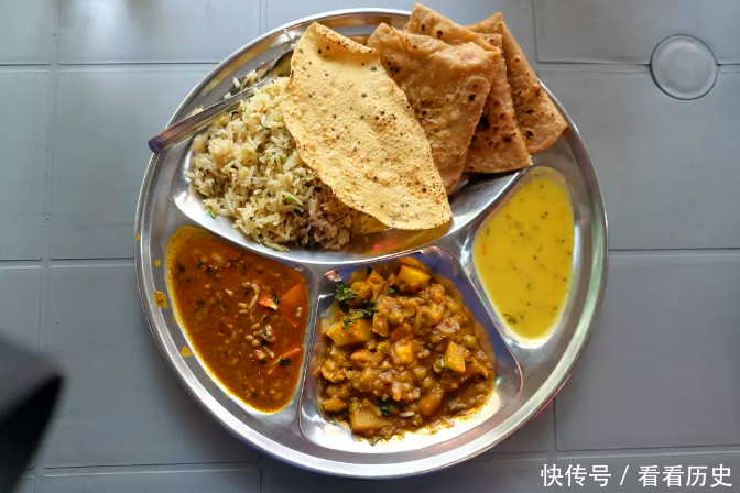 这座耗费1500斤黄金建的庙,每天用几十吨食材,免费供应游客吃喝