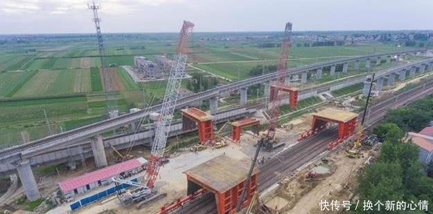  「中国」中国出现4000米长的“超级列车”，外媒纷纷称赞中国之