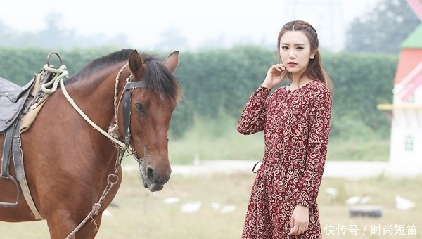#显嫩#春季来临,把你的裤子都丢掉吧,今年流行穿裙子,显嫩又洋气!