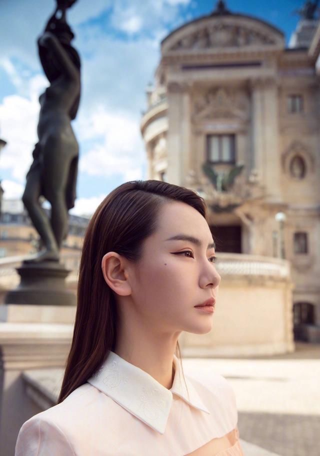 戚薇只是换了一个眼妆，立马变成高级脸，网友:早干嘛去了