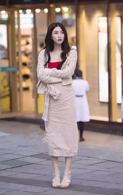 街拍：穿着清凉的美女们，不一样的气质