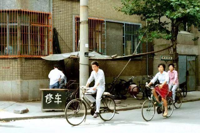 80年代的帅哥美女，让人想不到的样子