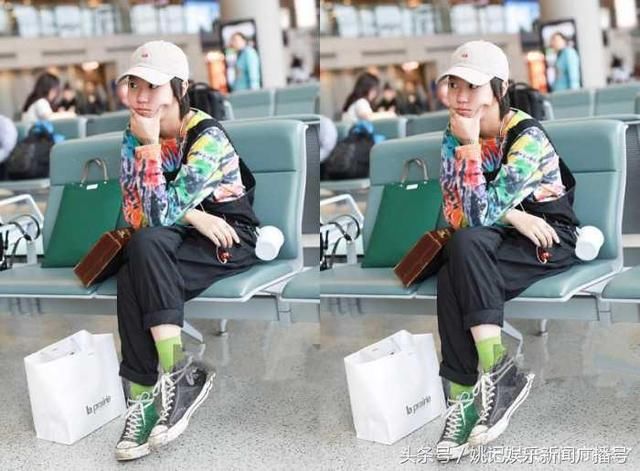 窦靖童衣品真尴尬！这鞋子穿多久没洗了，网友：咋没半点王菲气质