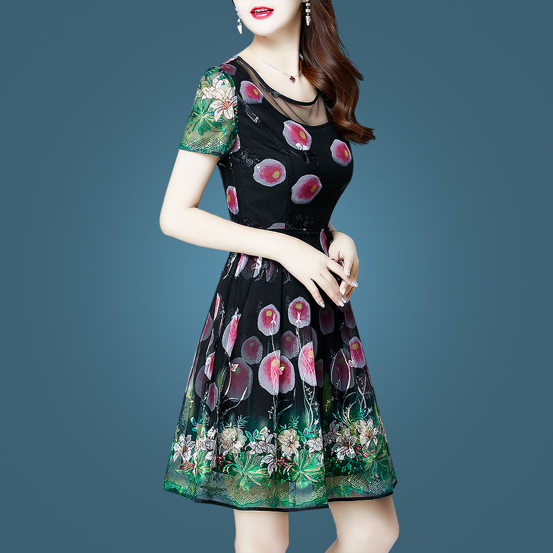 有一种裙叫“网纱裙”，魅力气质无形中增添女人味，美的勾人心魄