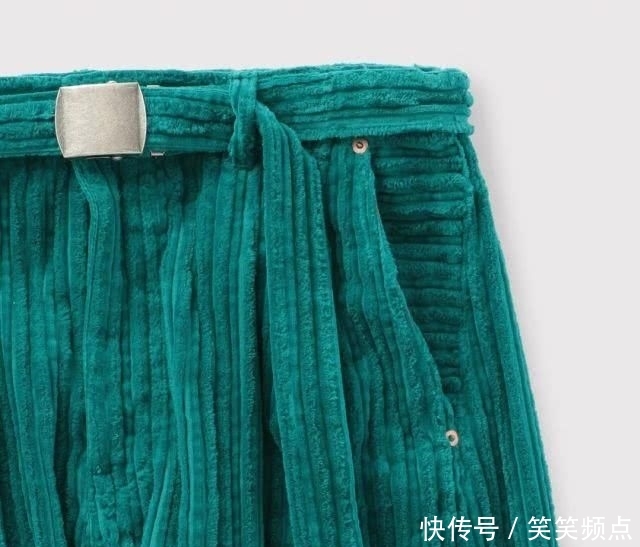 服饰：一条“普通”的灯芯绒裤，成功吸了跨年女孩子的目光