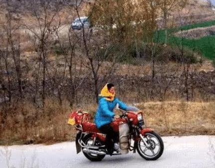 摩托不让出行，电动又“四禁令”，农民出行困难，网友：砖家？